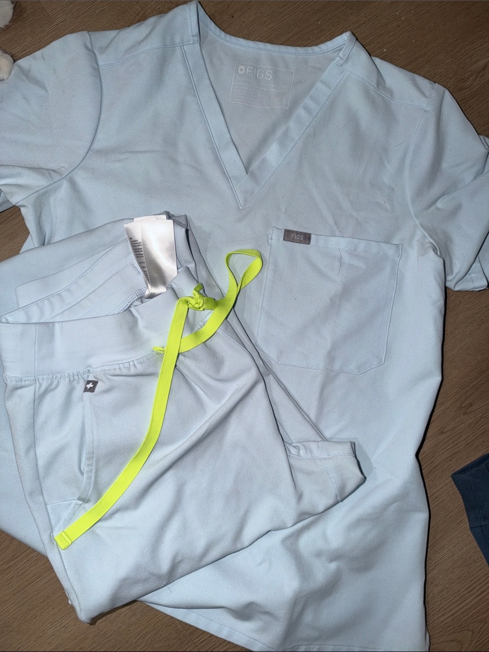 FIGS light blue set with green string